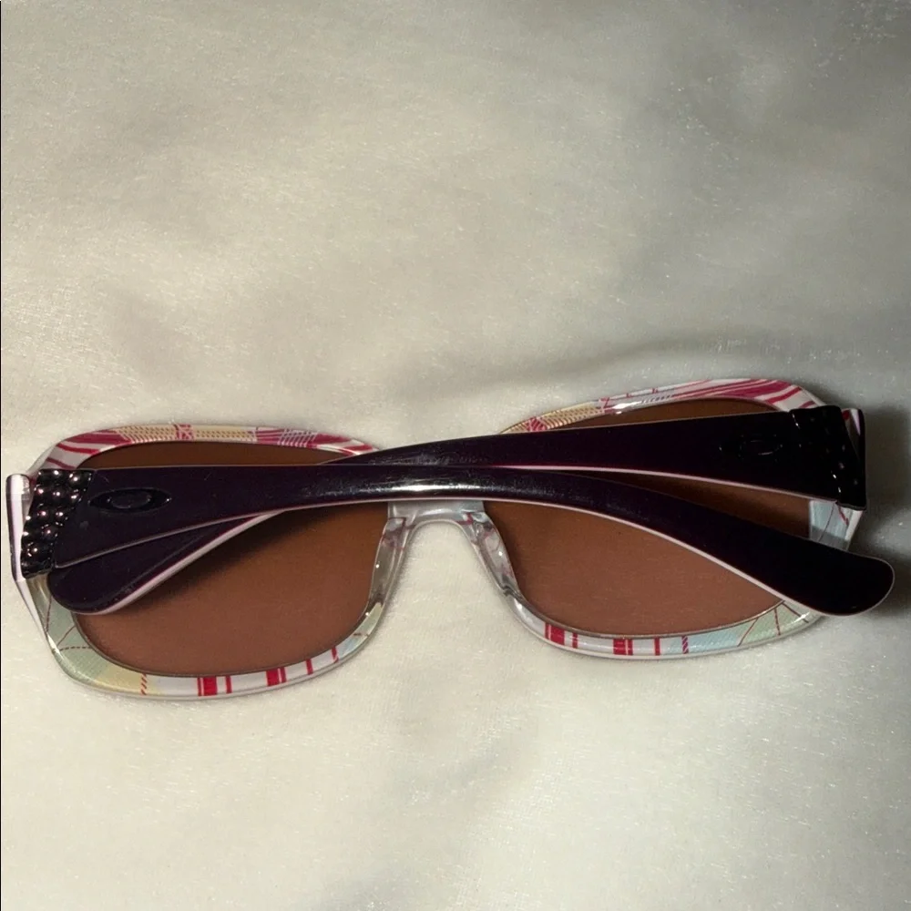OAKLEY DISCREET Sunglasses in Purple, used condition/flawed